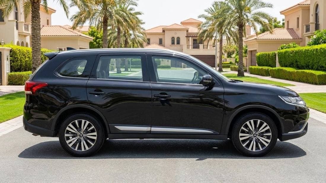 2022 Mitsubishi Outlander thumbnail 3