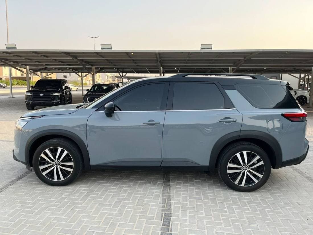 2024 Nissan Pathfinder SV thumbnail 4
