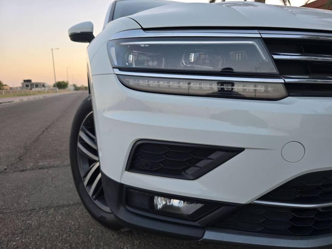 2018 Volkswagen Tiguan SEL thumbnail 4