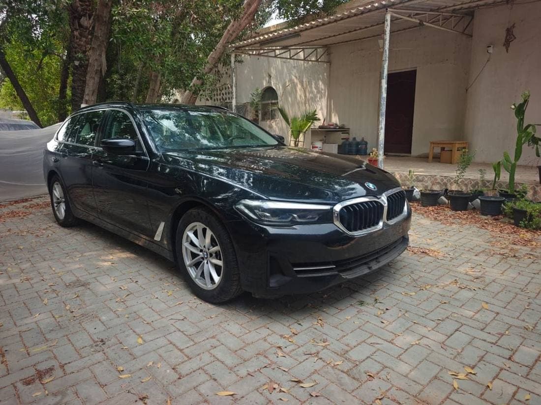 2024 BMW 520i EXCELLENCE thumbnail 4