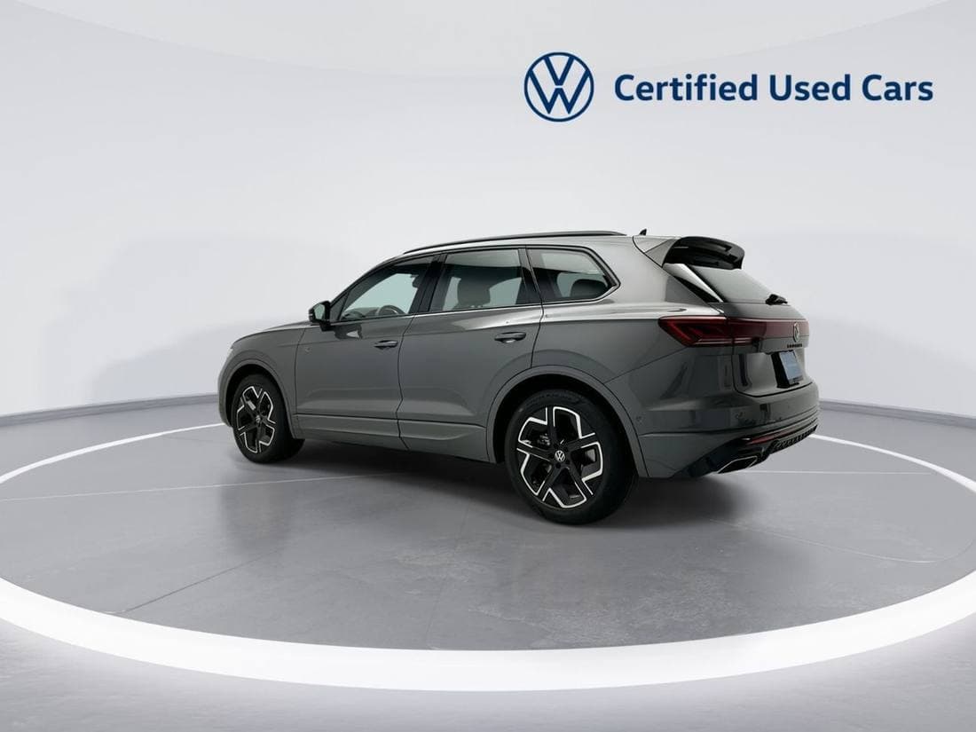 2024 Volkswagen Touareg R LINE thumbnail 4