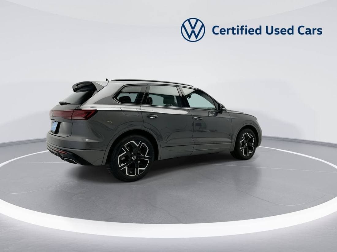 2024 Volkswagen Touareg R LINE thumbnail 8