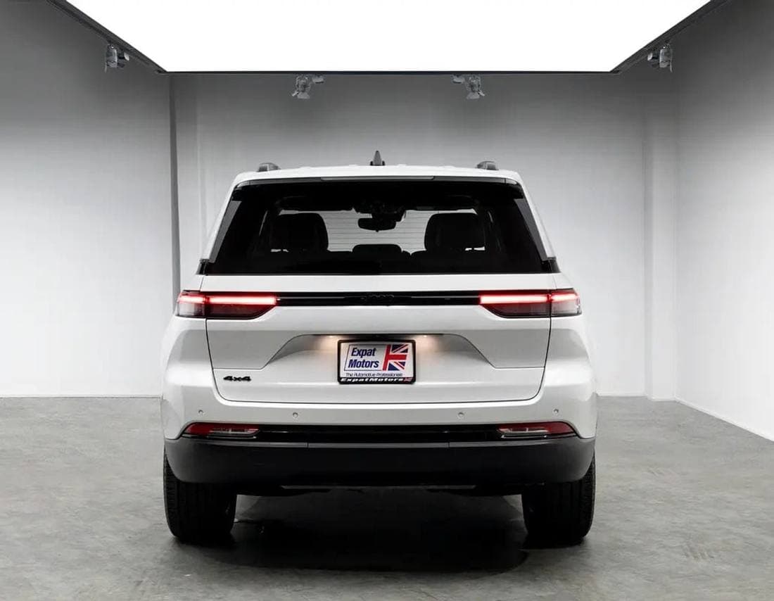 2024 Jeep Grand Cherokee ALTITUDE thumbnail 4