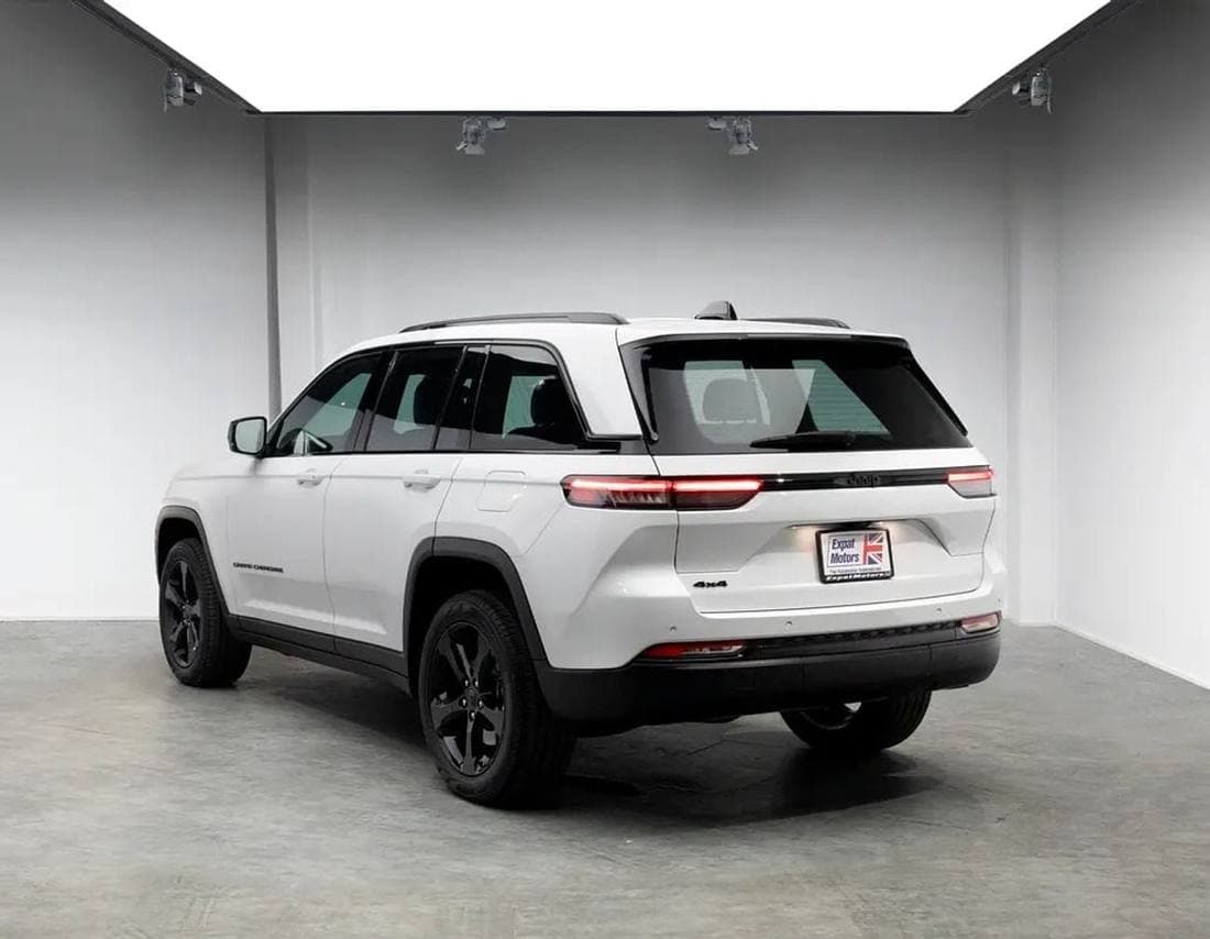 2024 Jeep Grand Cherokee ALTITUDE thumbnail 3