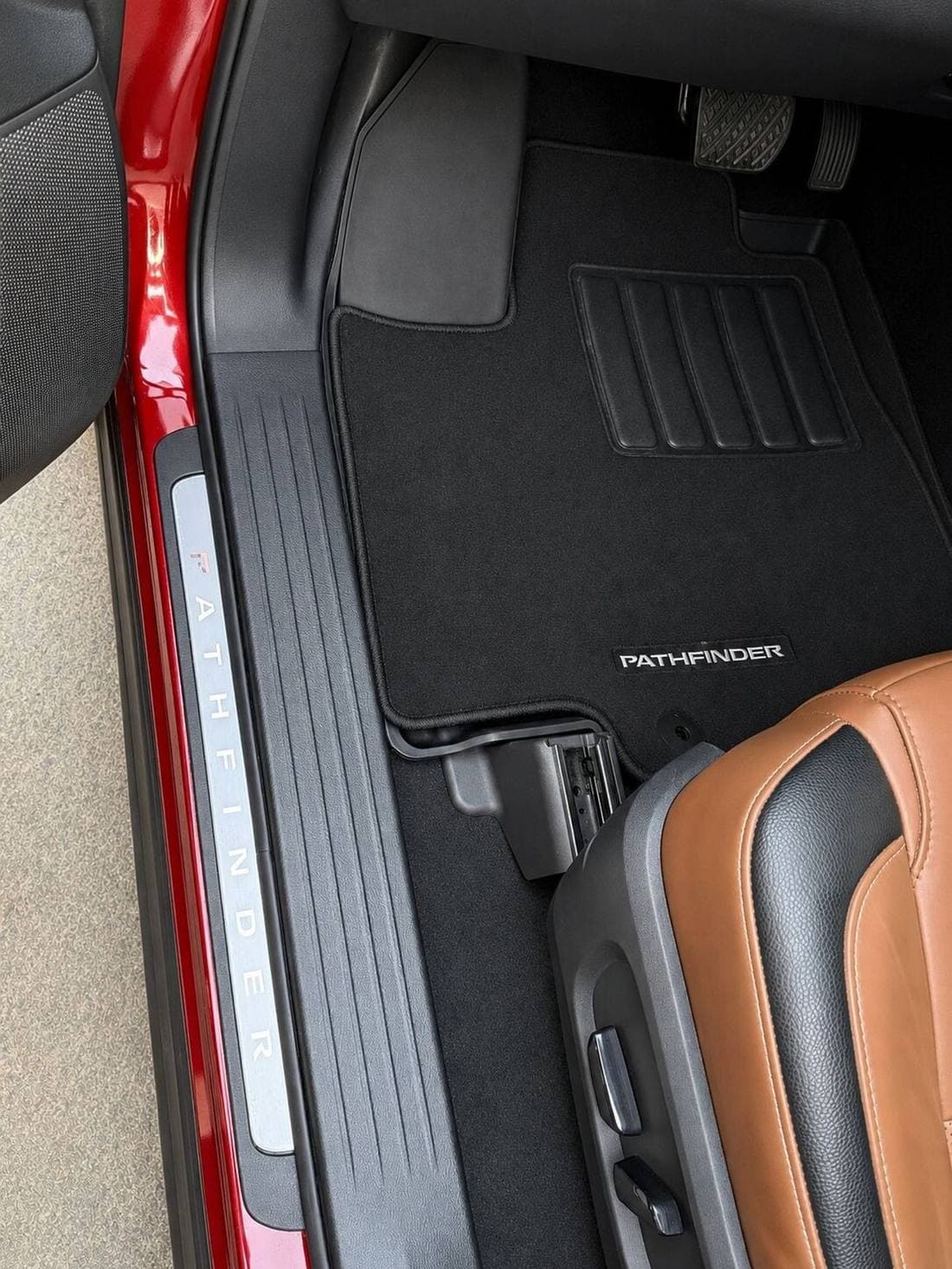 2022 Nissan Pathfinder PLATINUM thumbnail 6