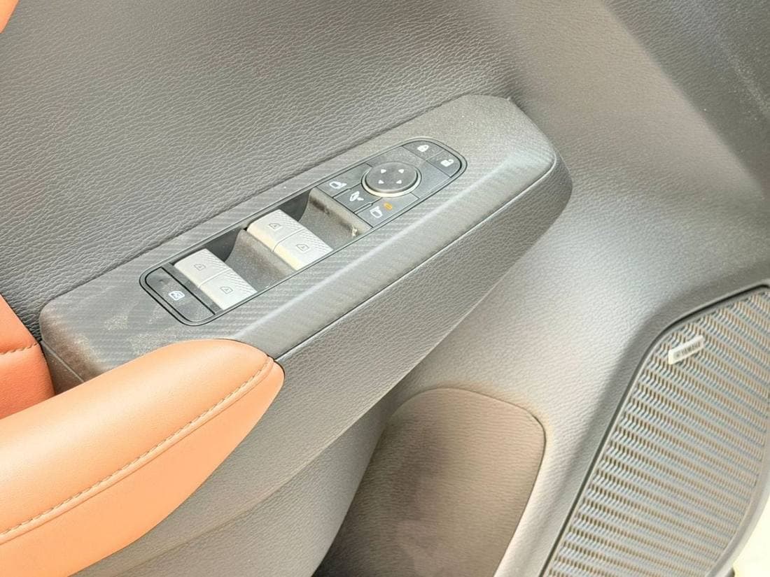 2026 Mitsubishi Outlander PREMIUM LAUNCH EDITION thumbnail 8