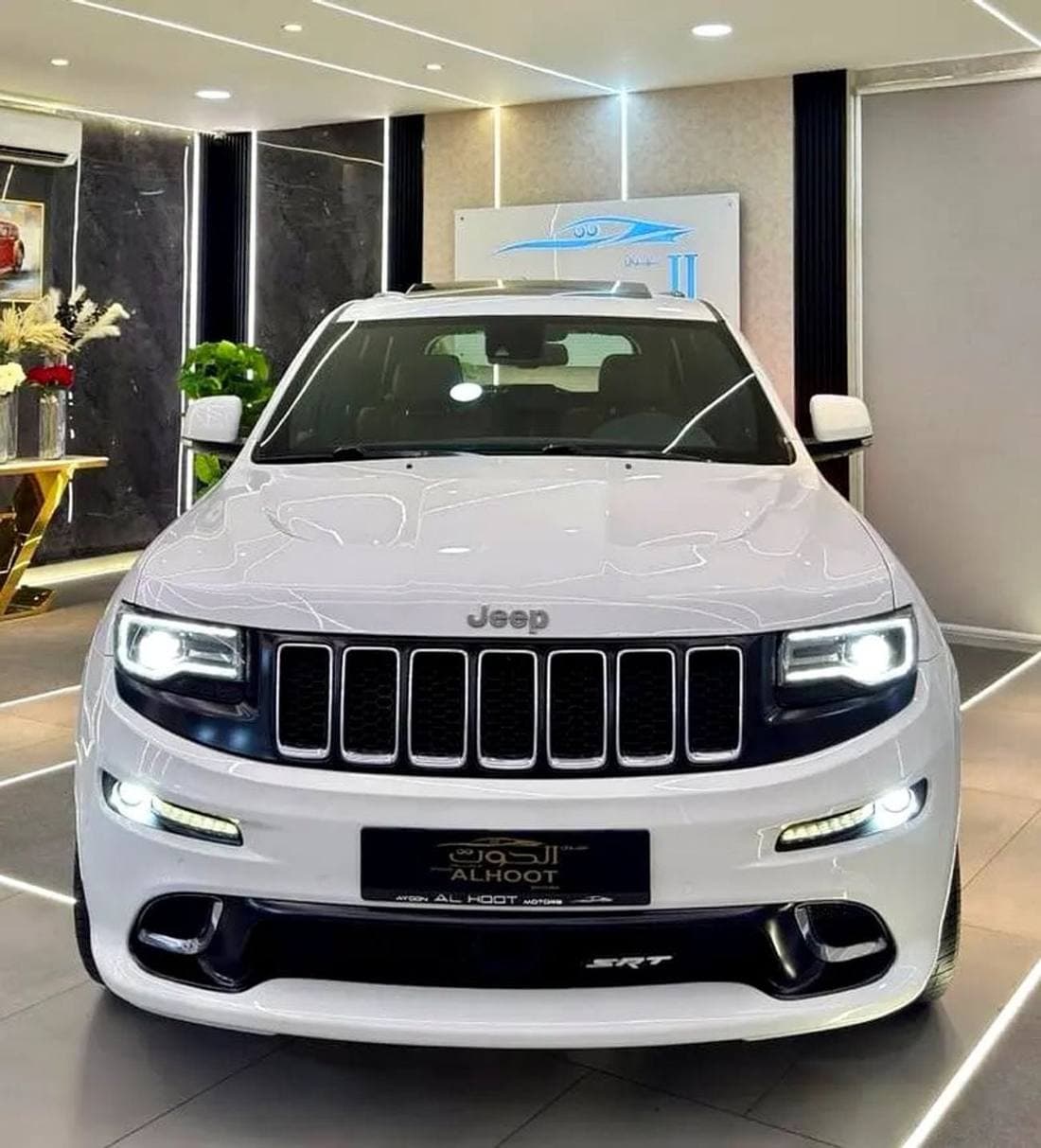 2016 Jeep Grand Cherokee SRT thumbnail 7
