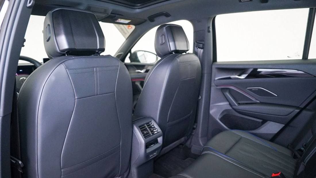 2026 Volkswagen Tiguan R LINE thumbnail 4