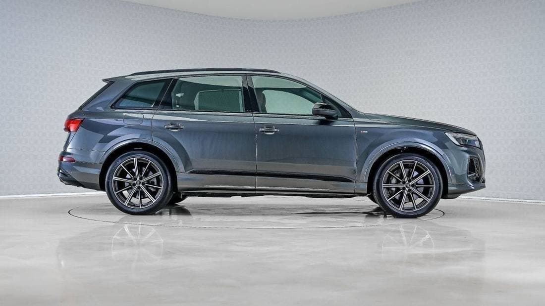 2025 Audi Q7 45 TFSI thumbnail 3