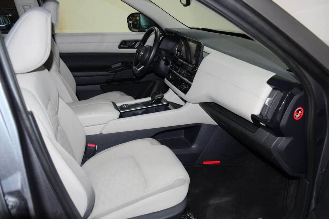 2025 Nissan Pathfinder S thumbnail 6