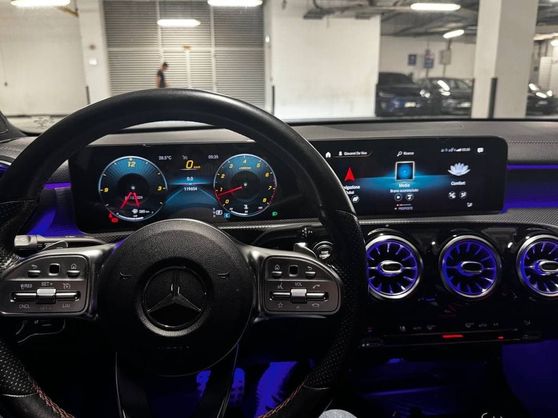 2019 Mercedes Benz A250 STANDARD thumbnail 3