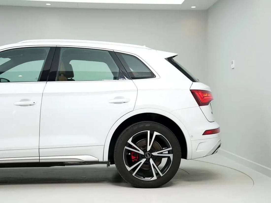 2023 Audi Q5 45 TFSI S LINE thumbnail 4