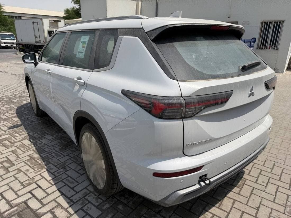 2026 Mitsubishi Outlander PREMIUM thumbnail 3