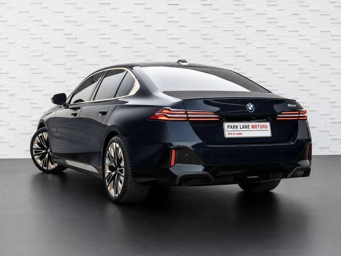 2024 BMW 520i M SPORT thumbnail 3