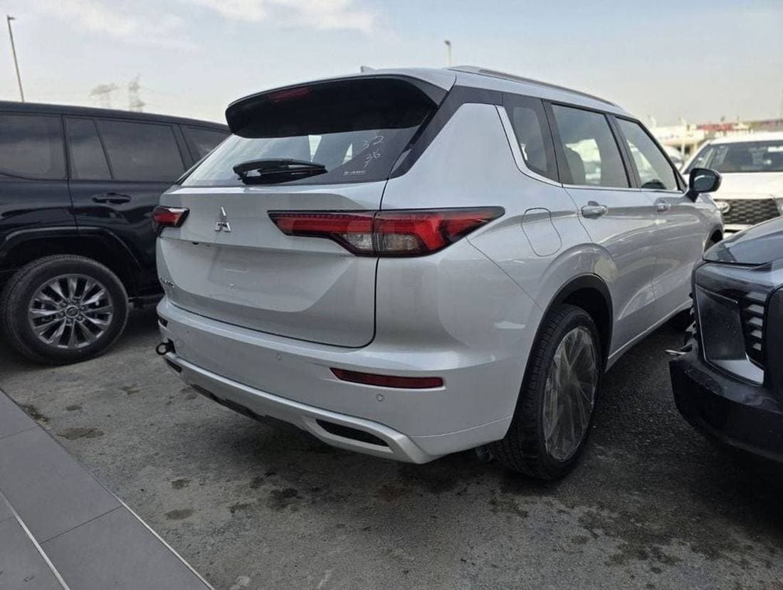 2025 Mitsubishi Outlander PREMIUM LAUNCH EDITION thumbnail 7