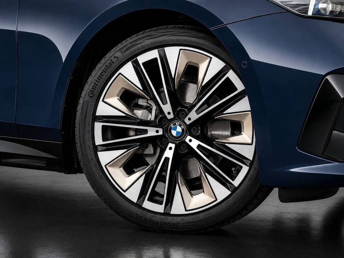 2024 BMW 520i M SPORT thumbnail 7