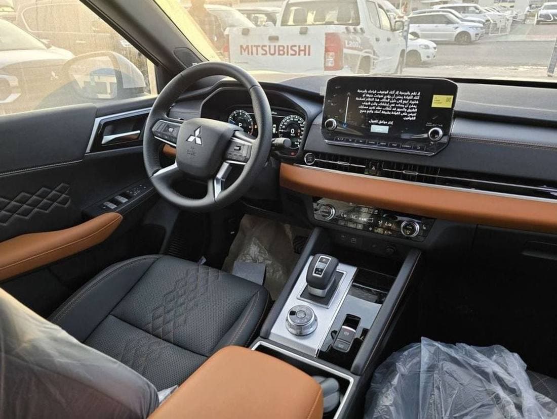 2025 Mitsubishi Outlander PREMIUM LAUNCH EDITION thumbnail 2