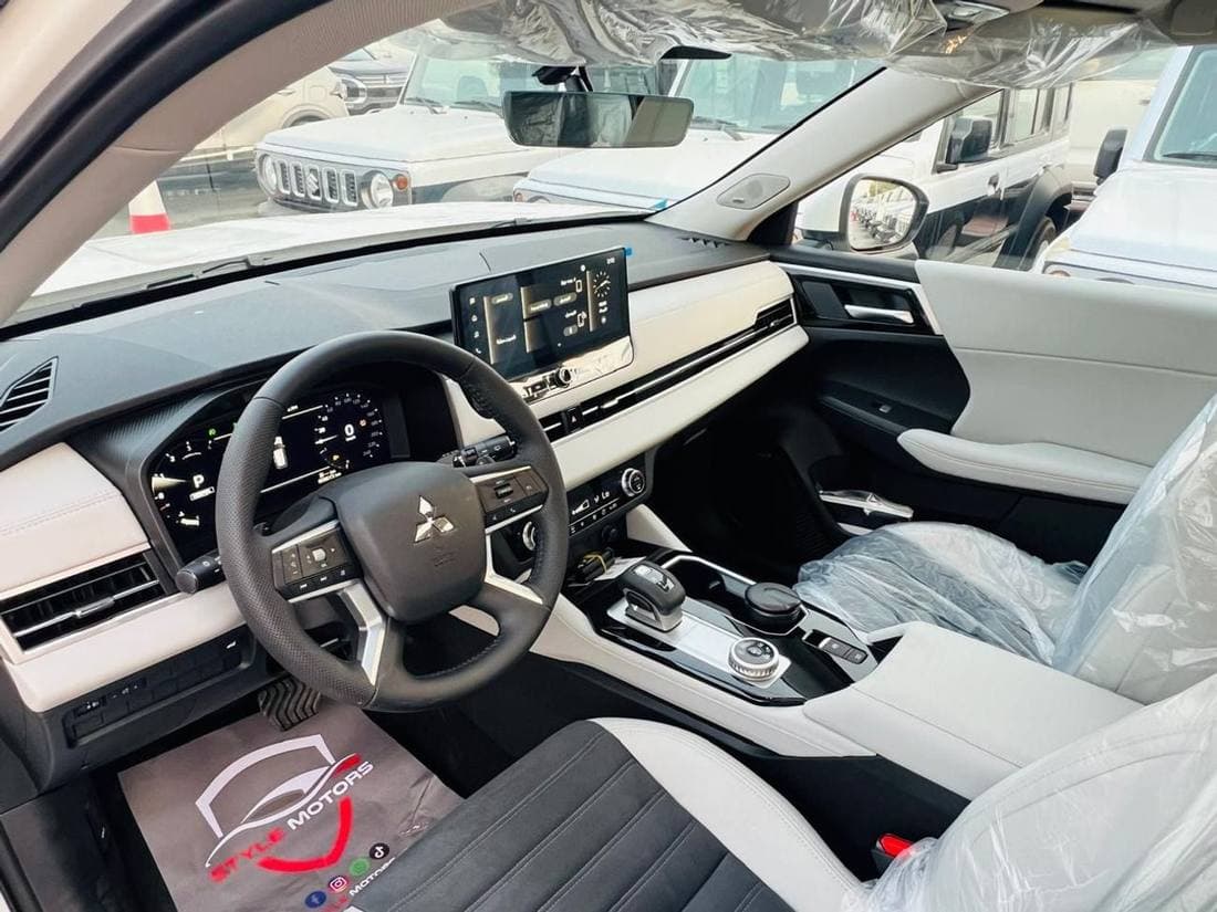 2026 Mitsubishi Outlander HIGHLINE thumbnail 7