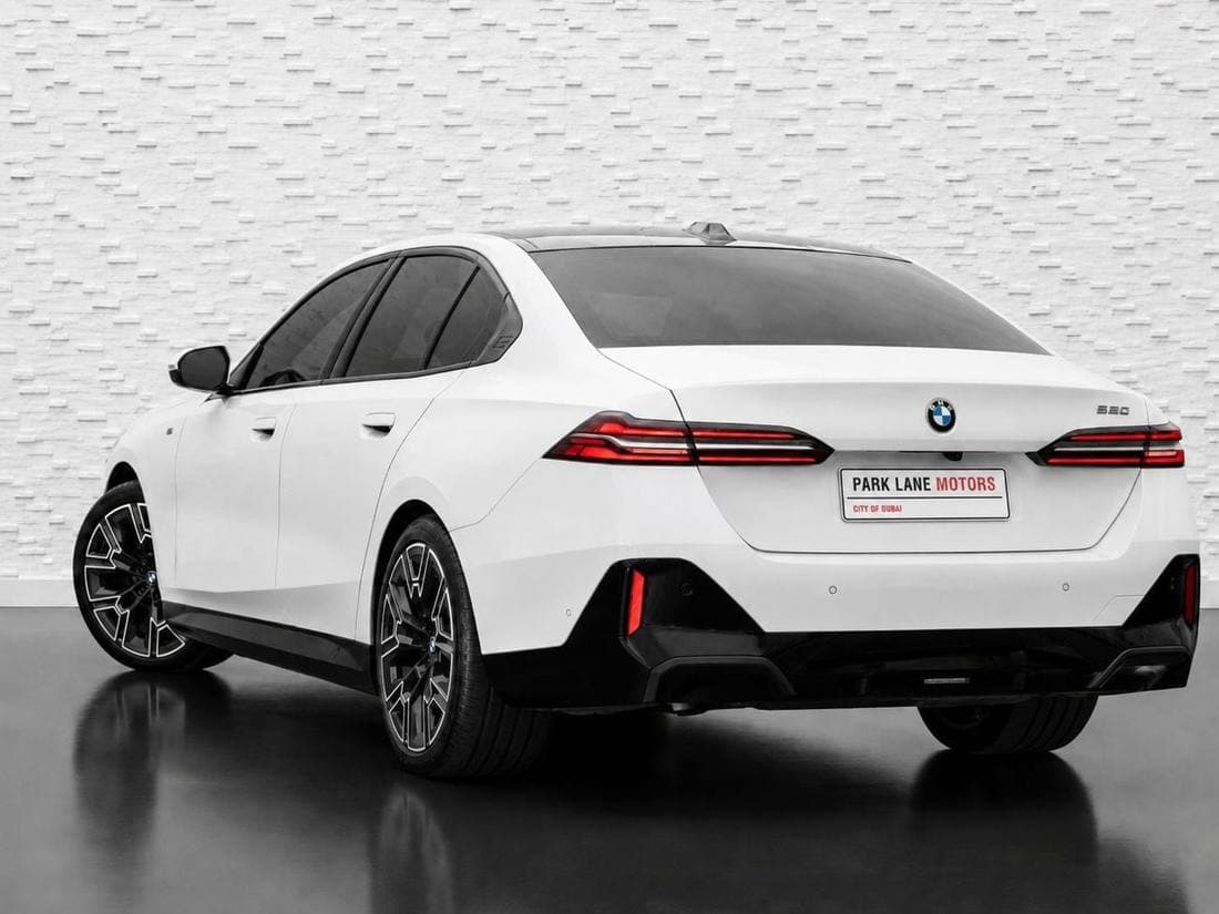 2024 BMW 520i M SPORT thumbnail 3