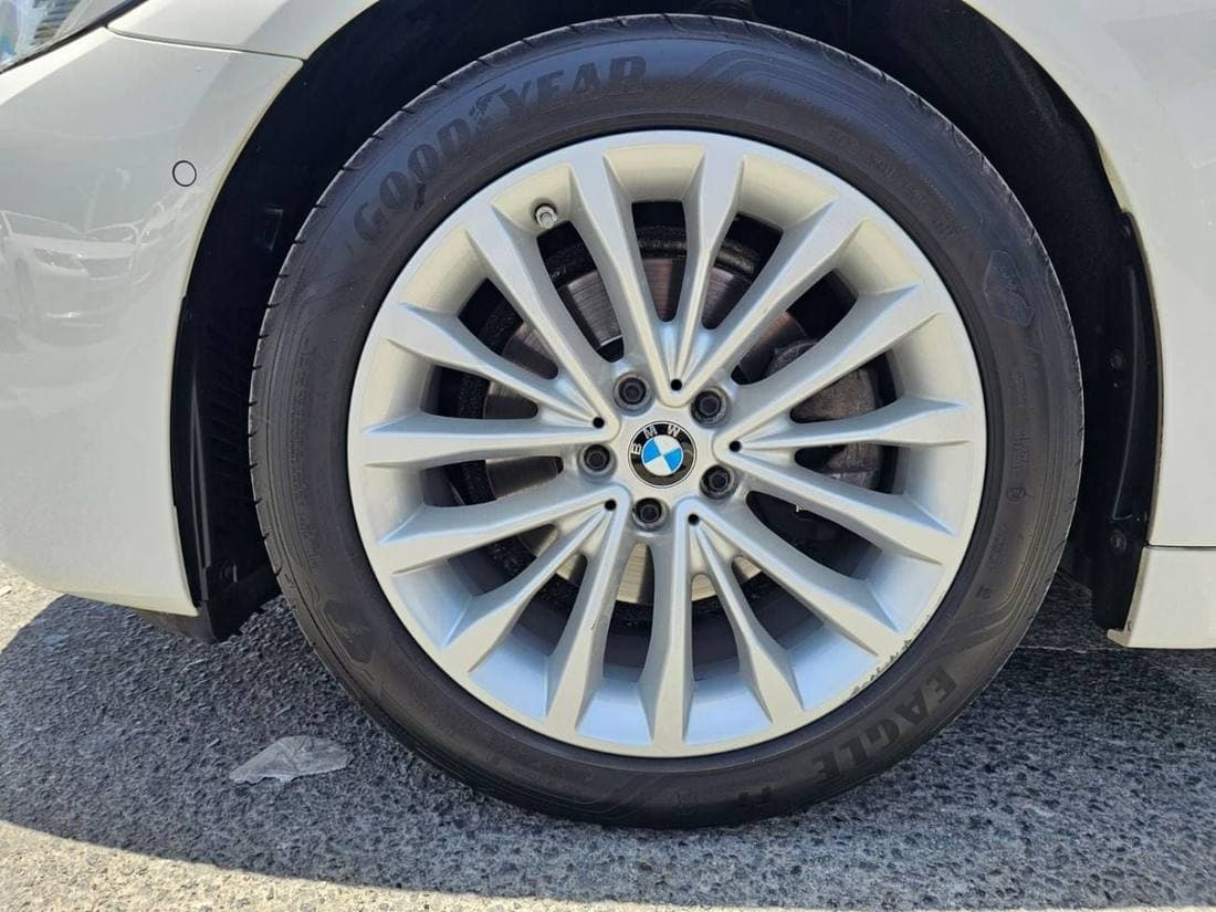 2023 BMW 520i JOY EDITION thumbnail 4