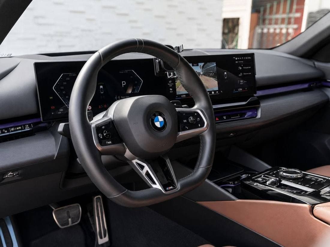 2024 BMW 520i M SPORT thumbnail 7