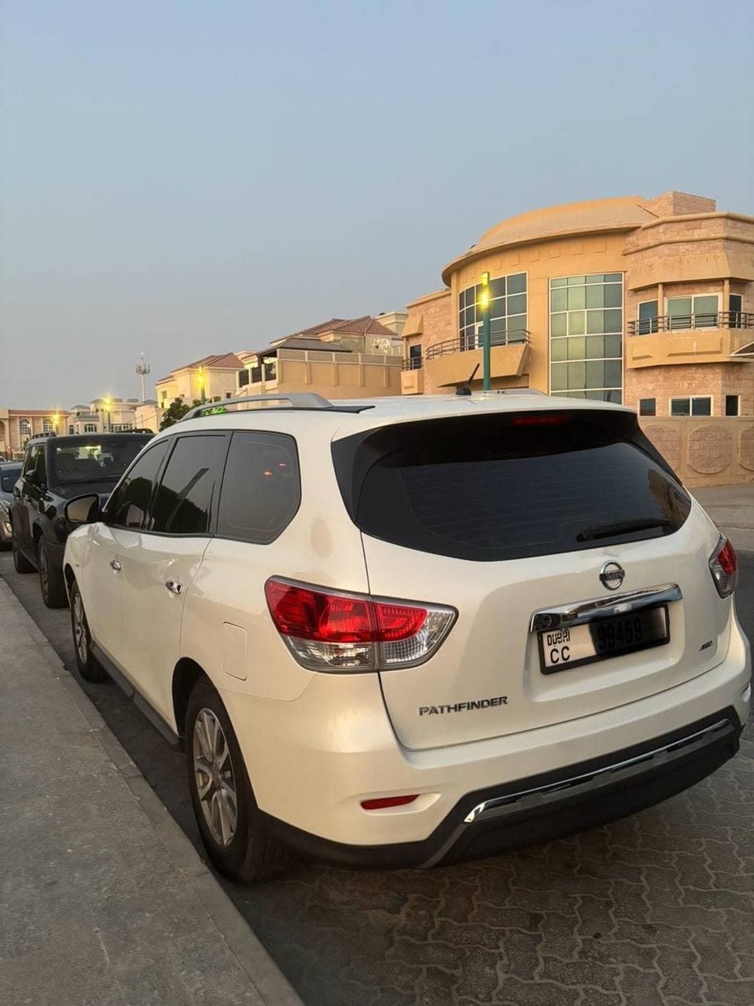 2015 Nissan Pathfinder SL thumbnail 5