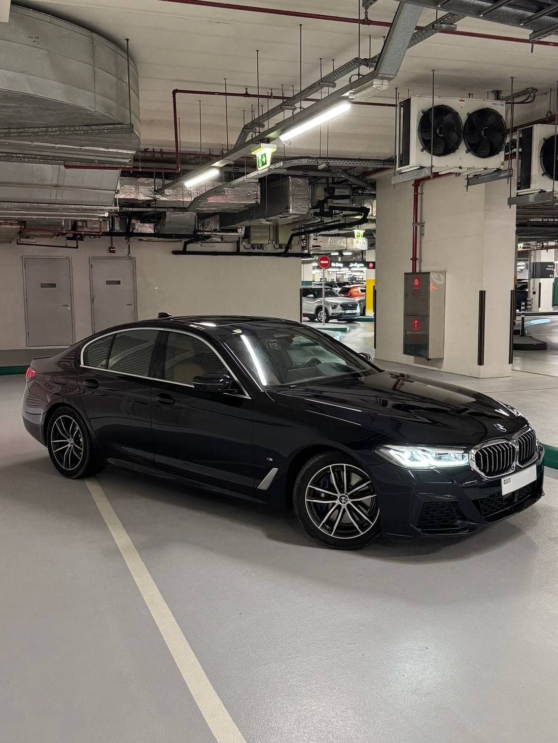 2023 BMW 520i M SPORT thumbnail 2