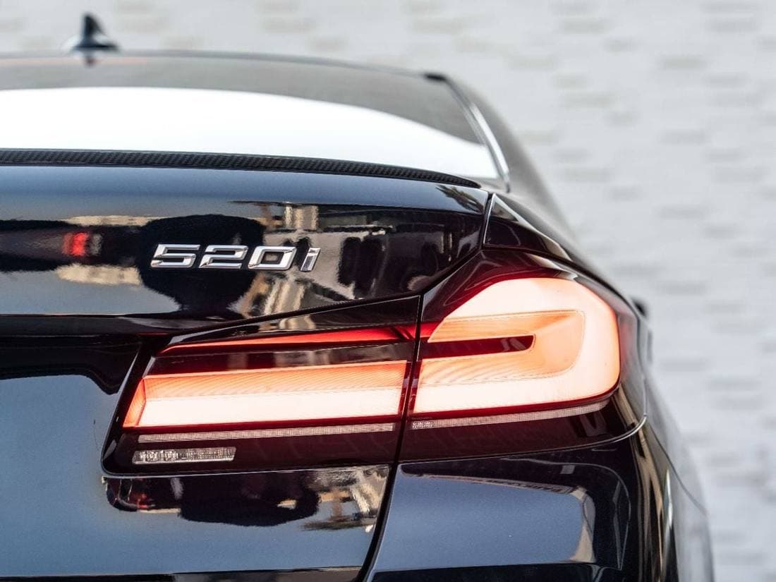 2022 BMW 520i M SPORT thumbnail 6