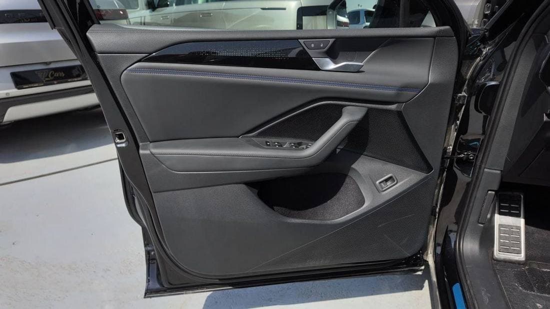 2025 Volkswagen Tiguan thumbnail 8