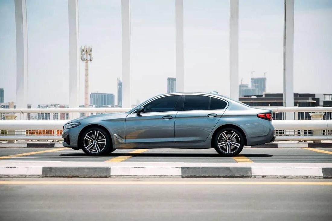 2021 BMW 520i EXCLUSIVE PLUS thumbnail 3