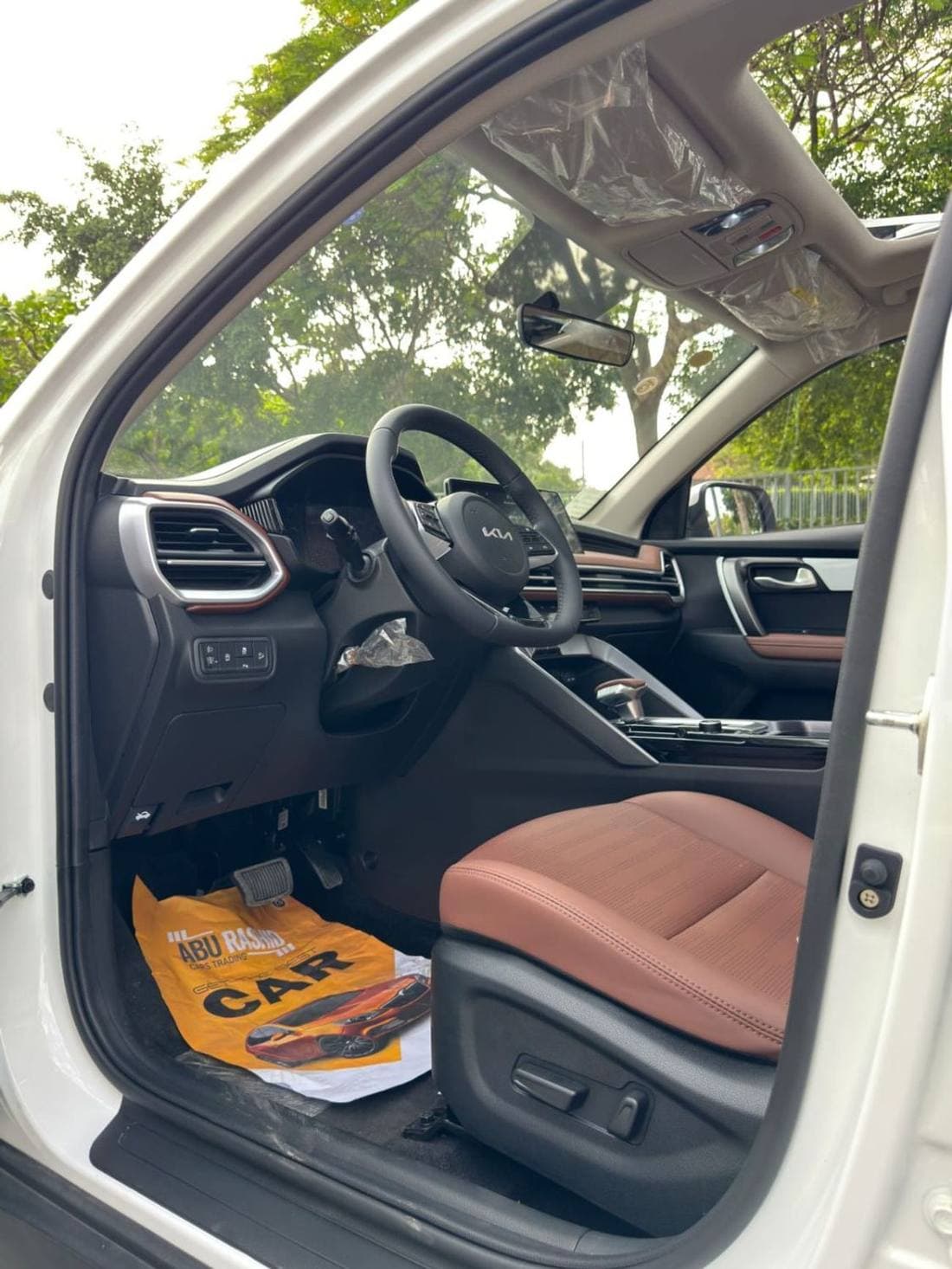 2025 Kia Sportage EX thumbnail 6