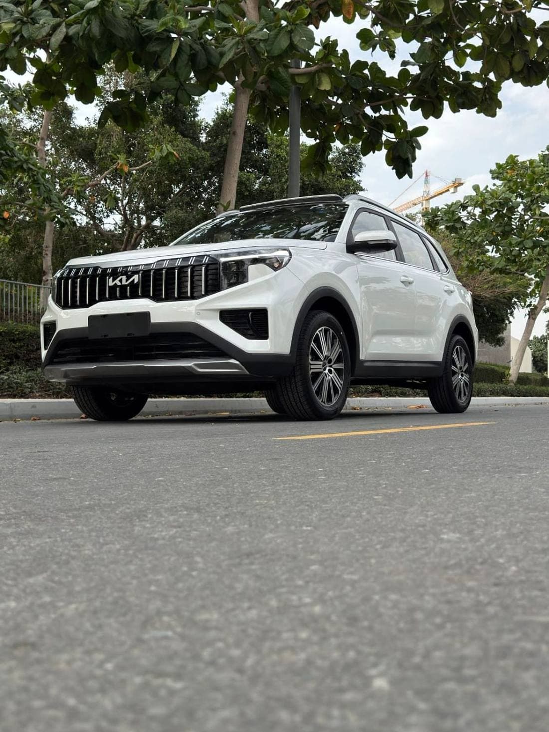 2025 Kia Sportage EX thumbnail 2