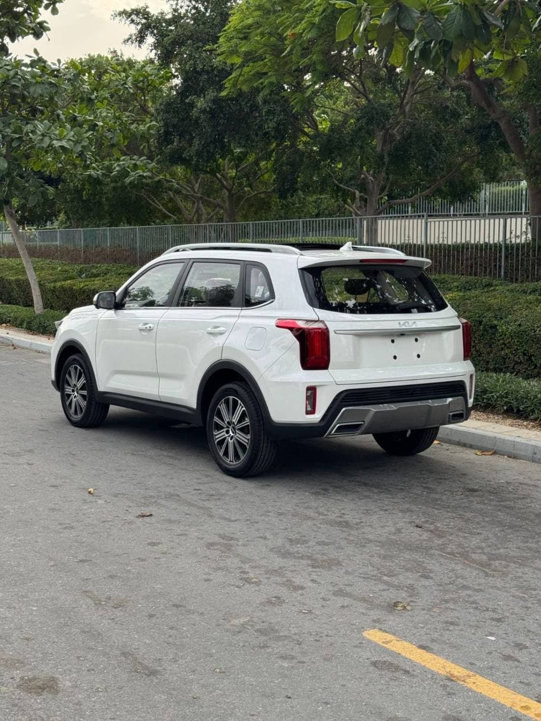 2025 Kia Sportage EX thumbnail 3