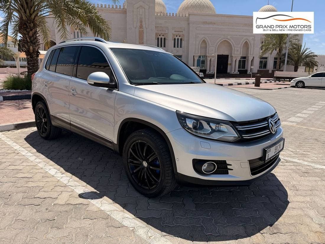 2014 Volkswagen Tiguan SE thumbnail 3