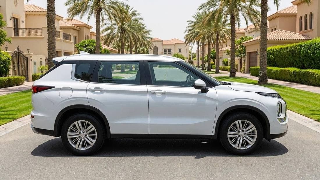 2025 Mitsubishi Outlander GLX MIDLINE thumbnail 3
