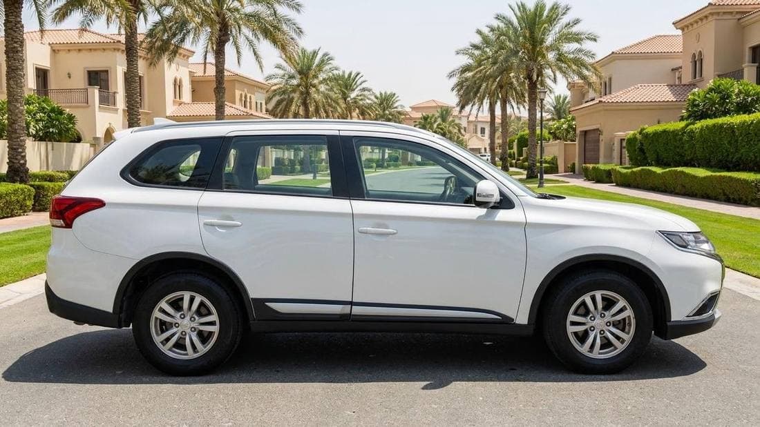 2017 Mitsubishi Outlander thumbnail 3