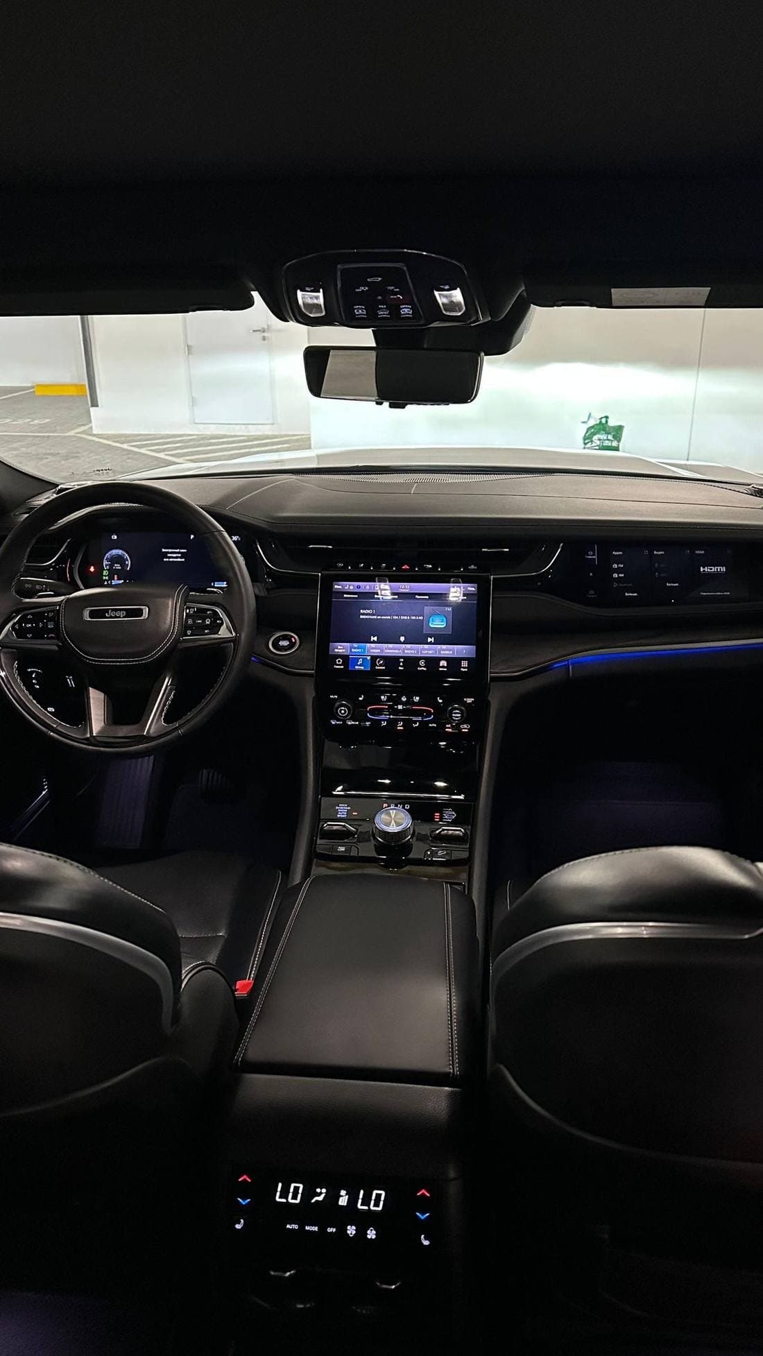 2022 Jeep Grand Cherokee OVERLAND thumbnail 3