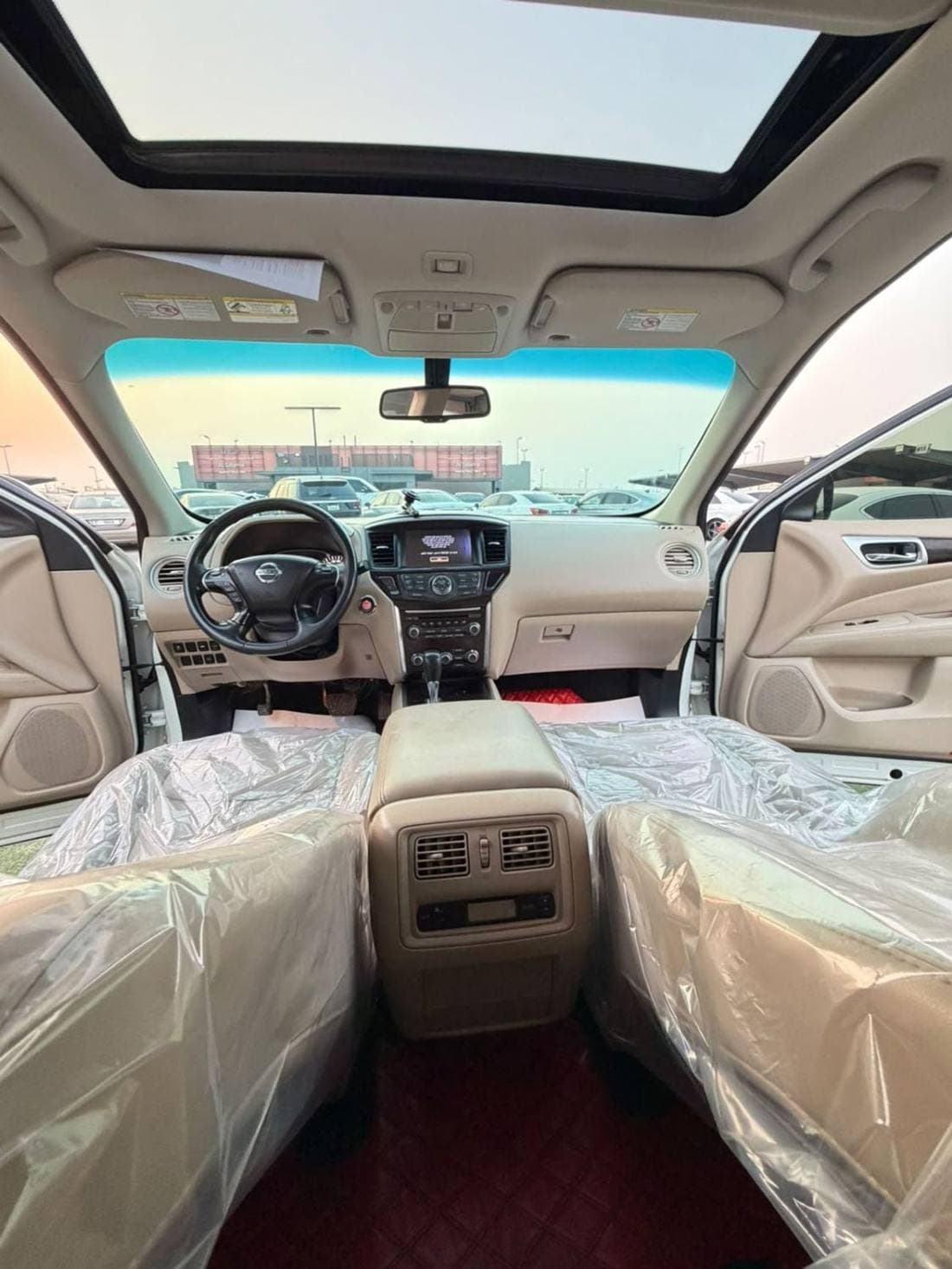 2017 Nissan Pathfinder SV thumbnail 4