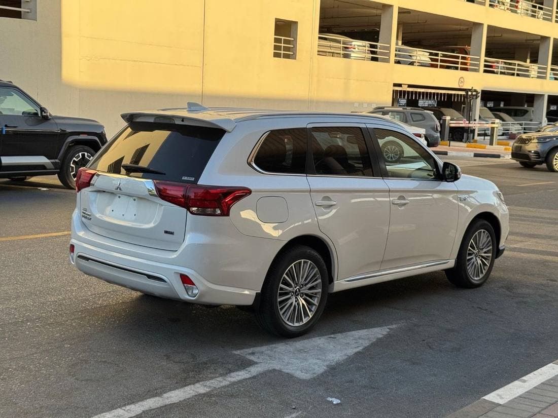2021 Mitsubishi Outlander thumbnail 6