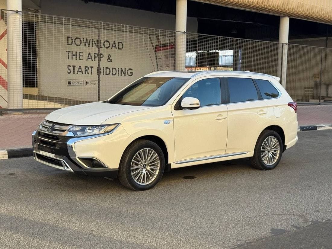 2021 Mitsubishi Outlander thumbnail 2