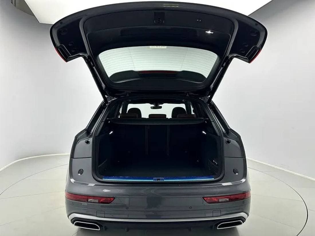 2025 Audi Q5 thumbnail 2