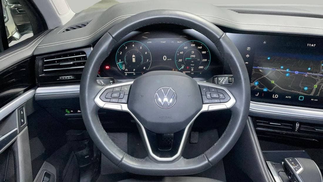 2025 Volkswagen Touareg thumbnail 6