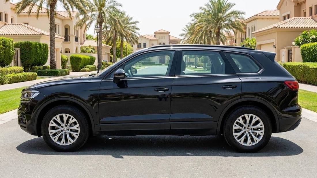 2025 Volkswagen Touareg thumbnail 3