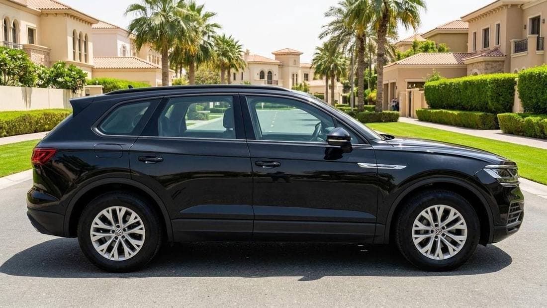 2025 Volkswagen Touareg thumbnail 2