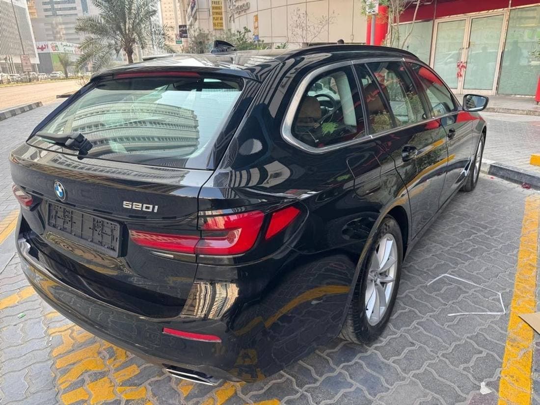 2024 BMW 520i BUSINESS thumbnail 4