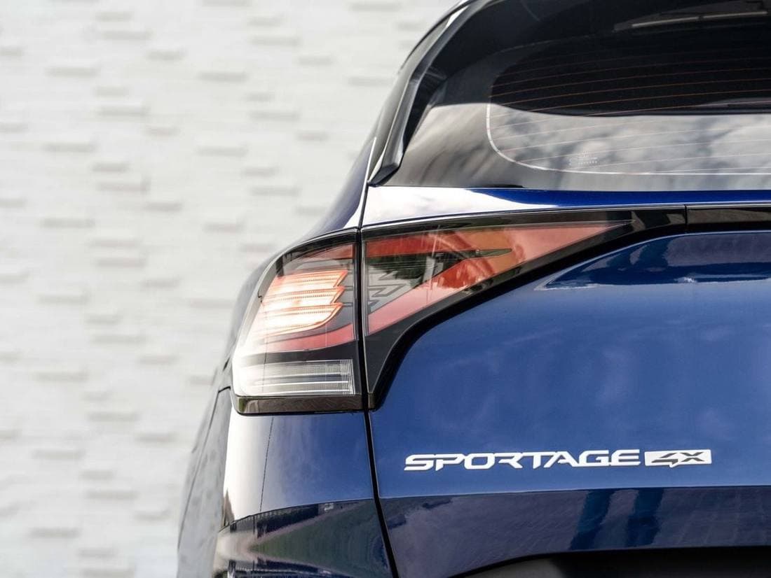 2025 Kia Sportage EX thumbnail 8