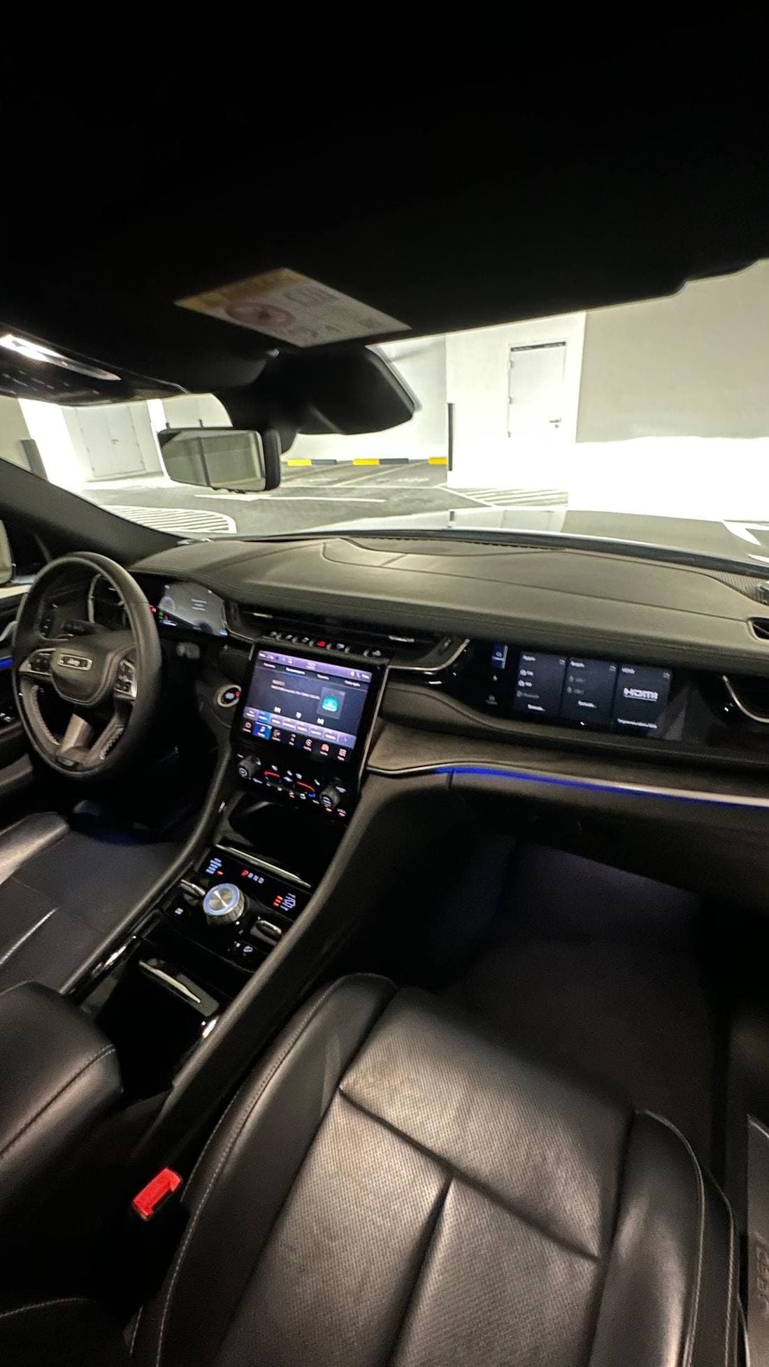 2022 Jeep Grand Cherokee OVERLAND thumbnail 4