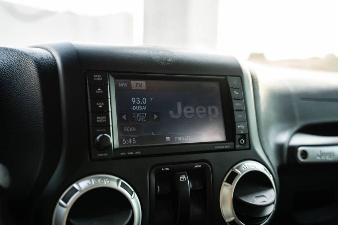 2016 Jeep Wrangler SAHARA thumbnail 5