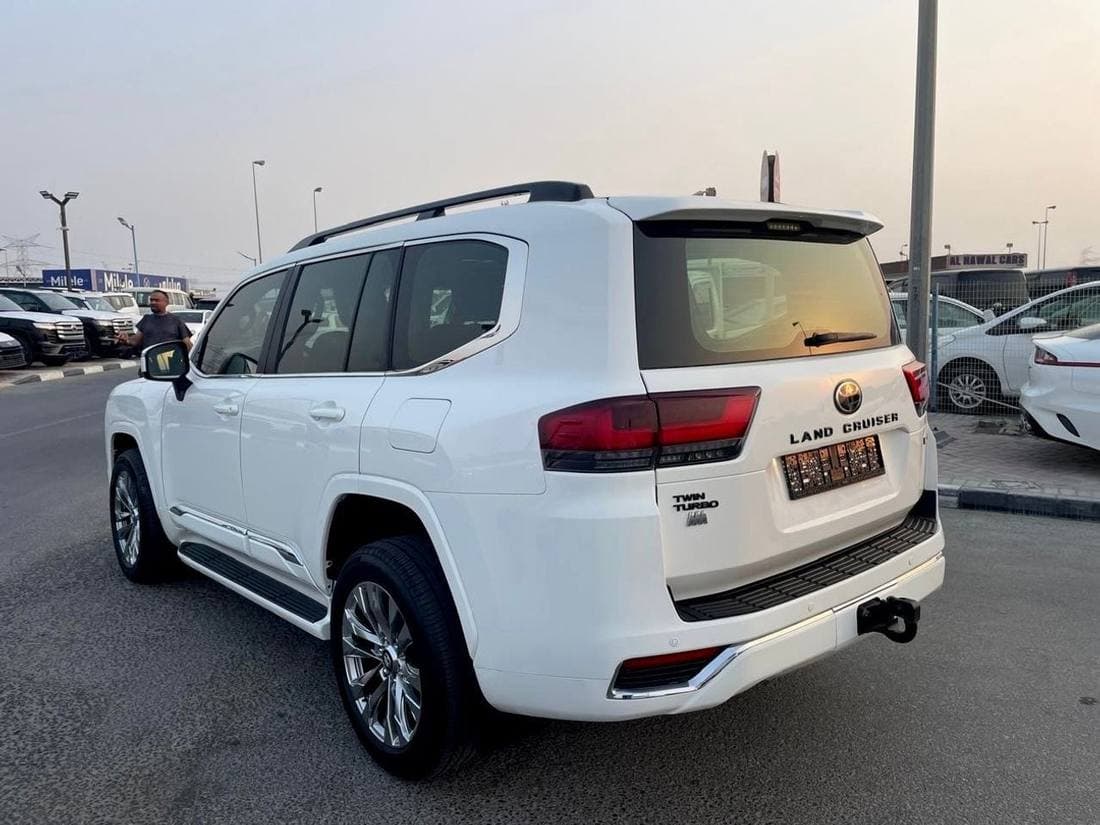 2022 Toyota Land Cruiser VXR thumbnail 5