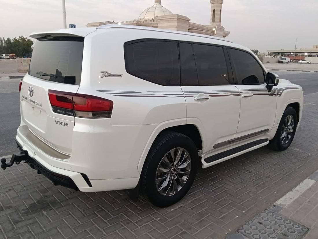 2022 Toyota Land Cruiser VXR thumbnail 4
